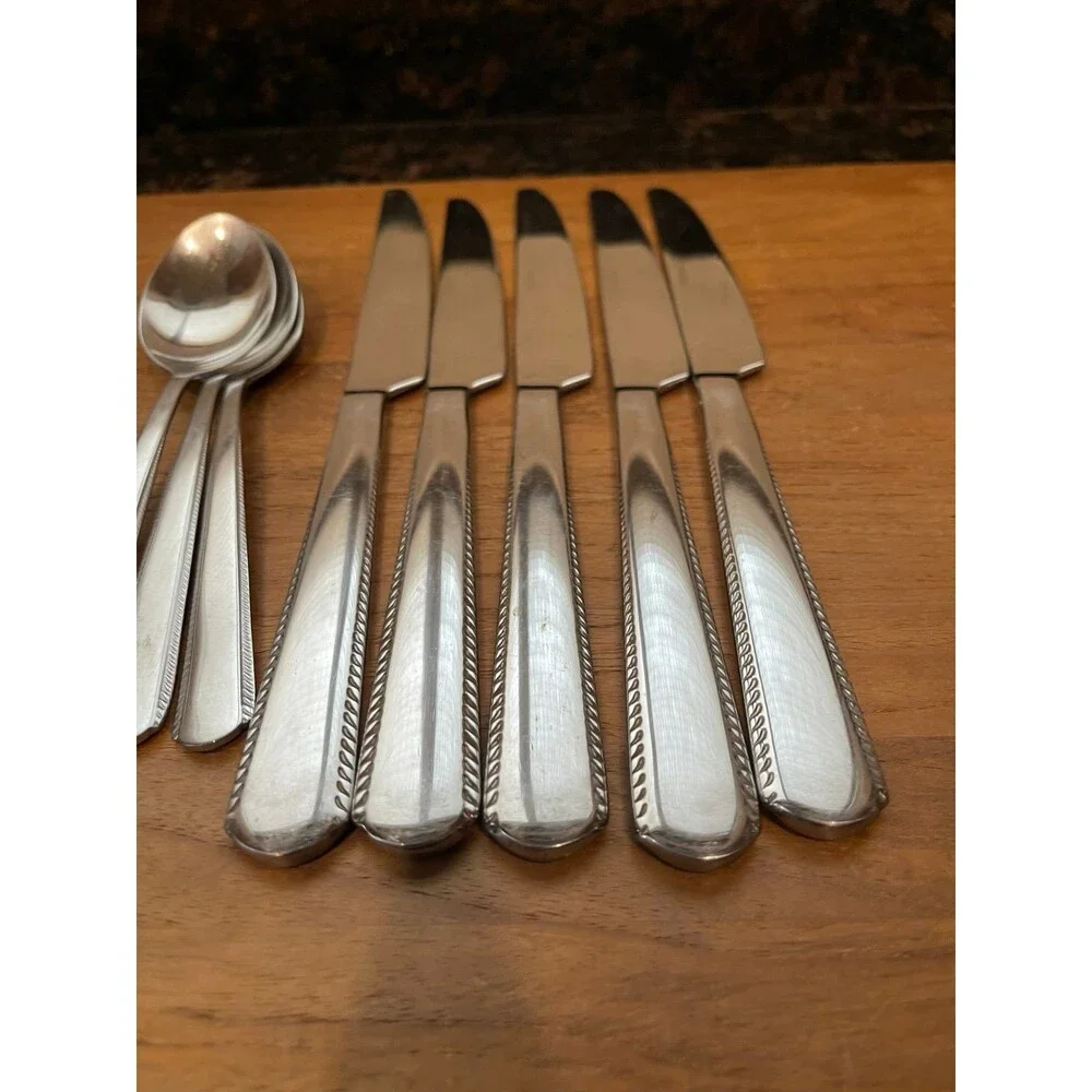 Oneida Stainless Flatware Set 17 pc set